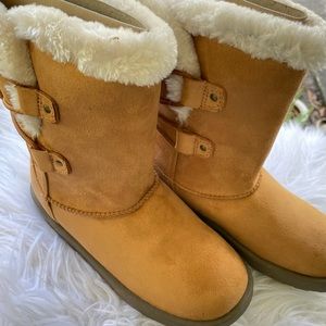 NIB LIFESTRIDE “FIRESIDE” microsuede booties SIZE 6